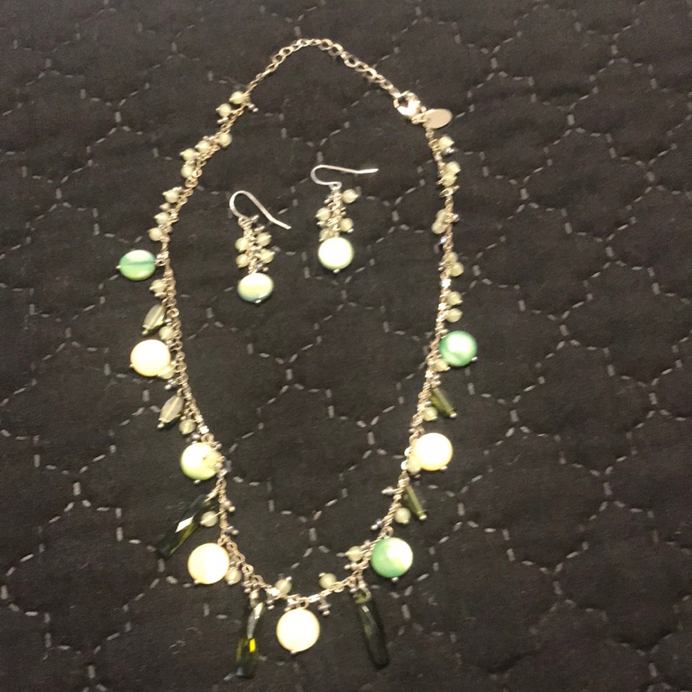 This earring and necklace set is so pretty and colorful